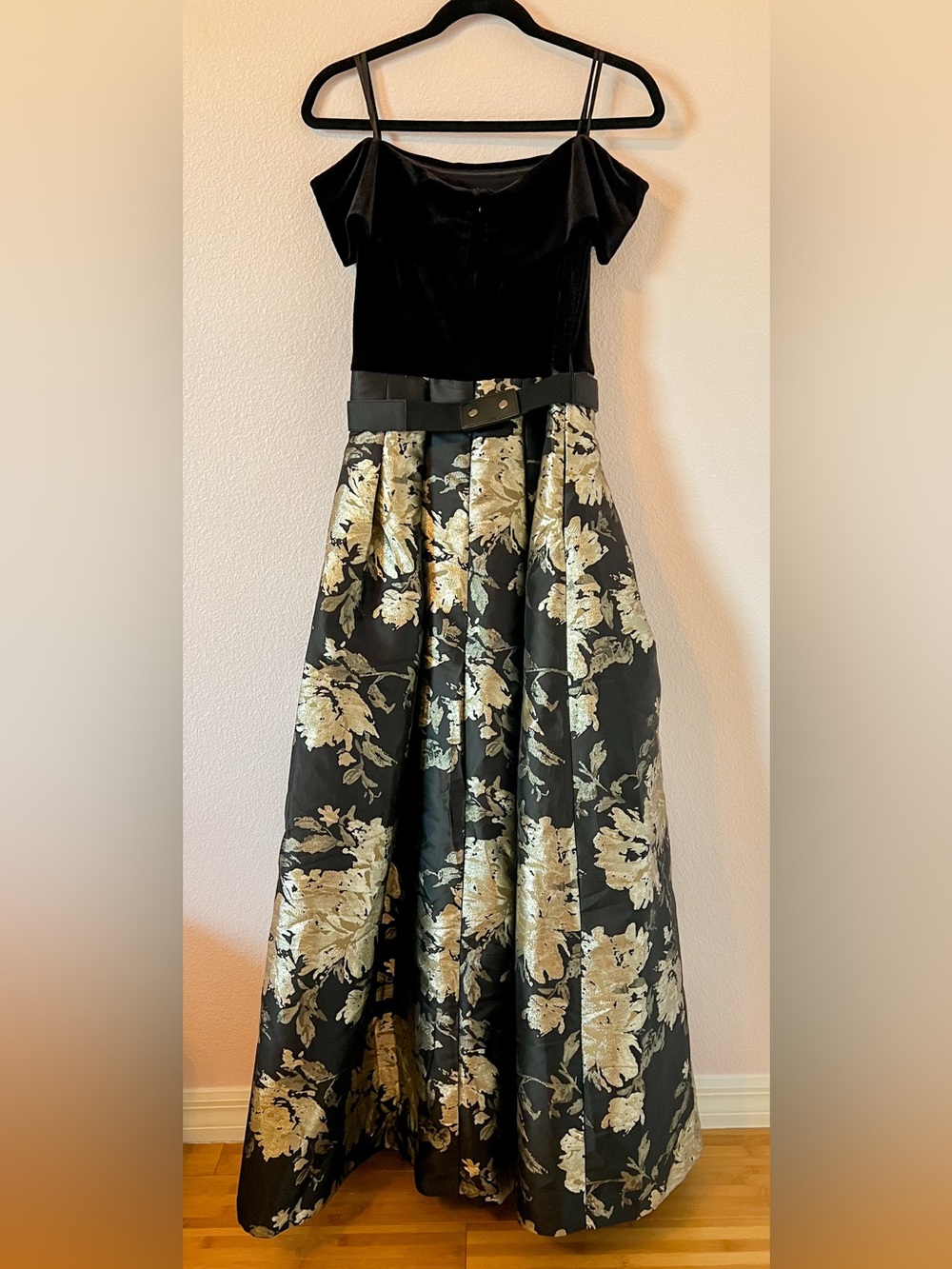 Eliza J Size 8 Black & Gold Metallic Floral Off-Shoulder Formal Dress w/ Pockets - Picture 5 of 10